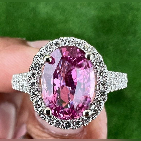 design by madiha Jewelry - Natural pink sapphire 2.50 carat Diamond bezel ring